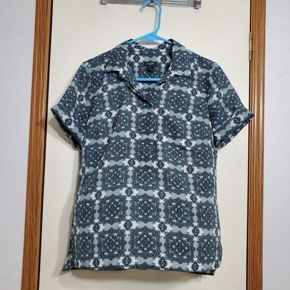 J.Crew Factory Womens Sz 4 Geometric Print Top Pullover Hidden Button Packet - Picture 1 of 3